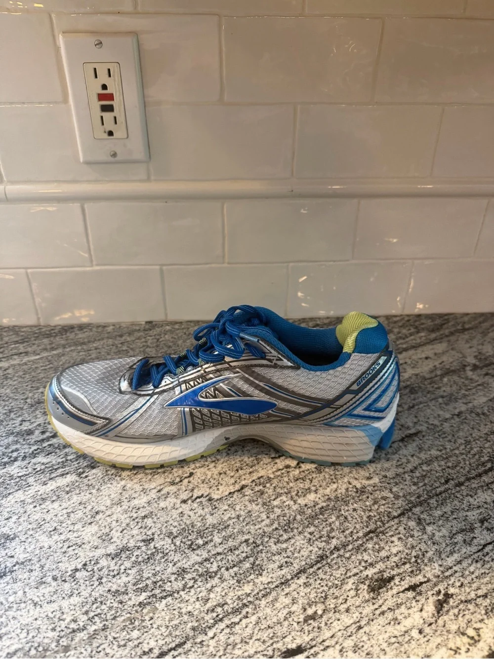 Women’s Brooks Adrenaline 15 Size 12 Wide/Mens 10.5